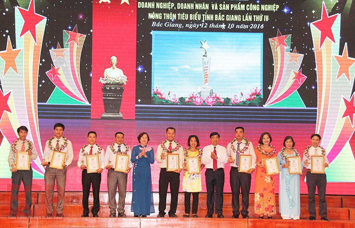 Tôn vinh doanh nghiệp doanh nhân Bắc Giang tiêu biểu năm 2016